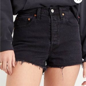 Levi’s Ribcage shorts
